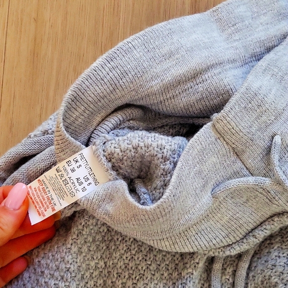 PrettyLittle Thing knitted sweat pants in Grey. Size small - Picture 3 of 5